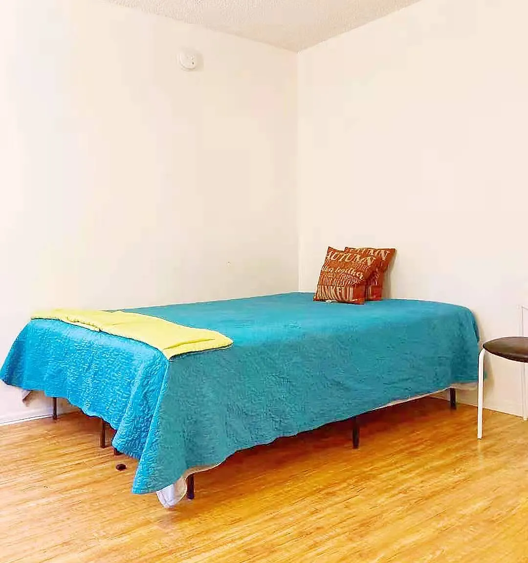 3 bed, 1300 sqft, $1,495 — Photo 1