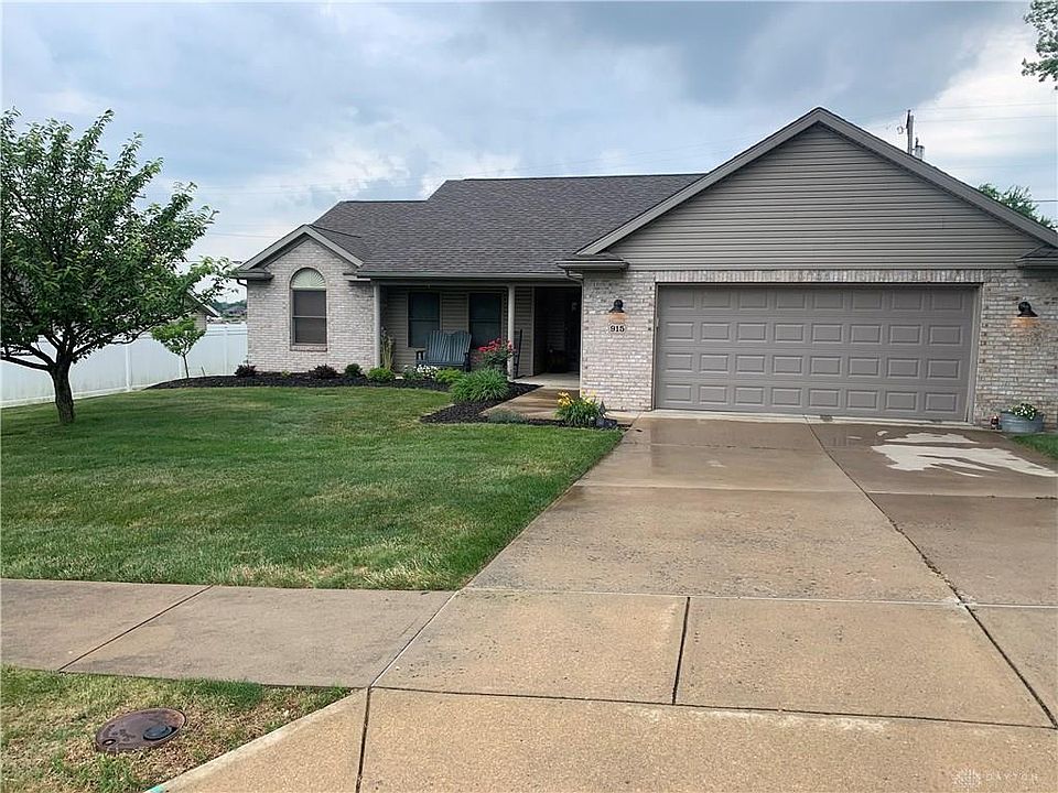 1st image of 915 Oak Hill Ct