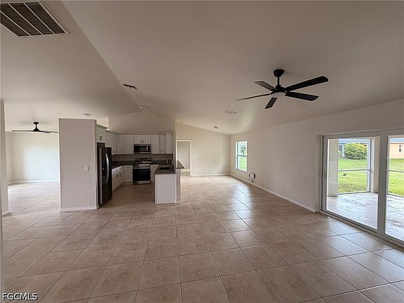 5th image of 403 SW 30th Ave