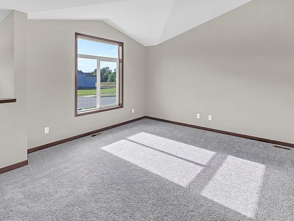 5th image of 535 Maywood Ave