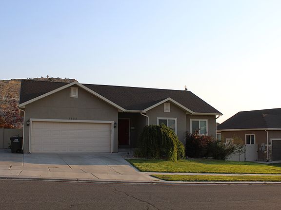 2nd image of 3827 E Pawnee Rd