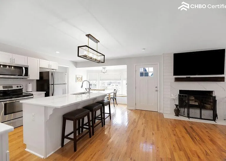 1710 Folly Rd — Photo 11