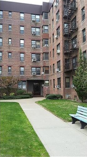 1st image of 2220 Burnett St APT 1F