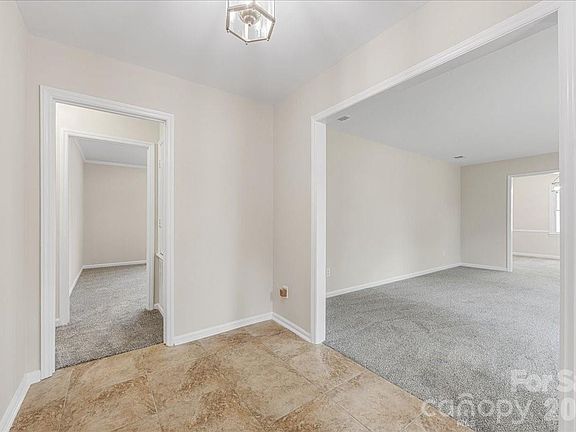 5th image of 818 Eaglewood Ave
