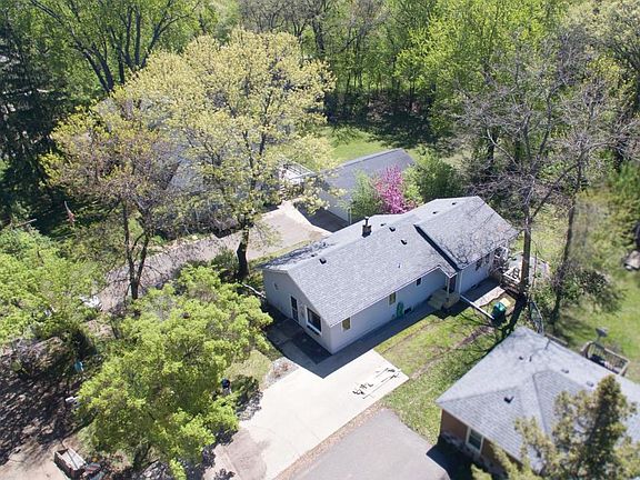 4th image of 112 Dahlia St