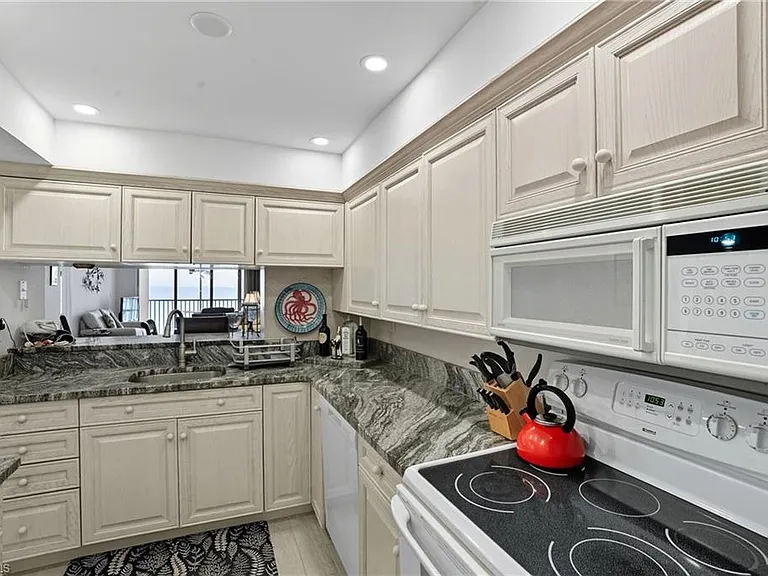 25900 Hickory Blvd #305 — Photo 8