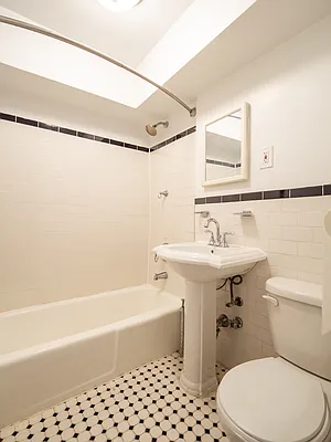 Rented by City Connections Realty | media 32