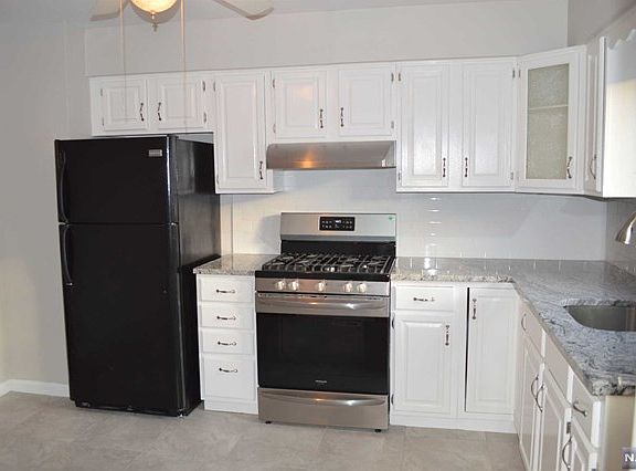 4th image of 322 Kingsland Ave #1