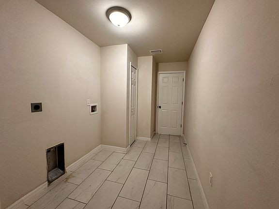 4th image of 913 NE 13th Ave