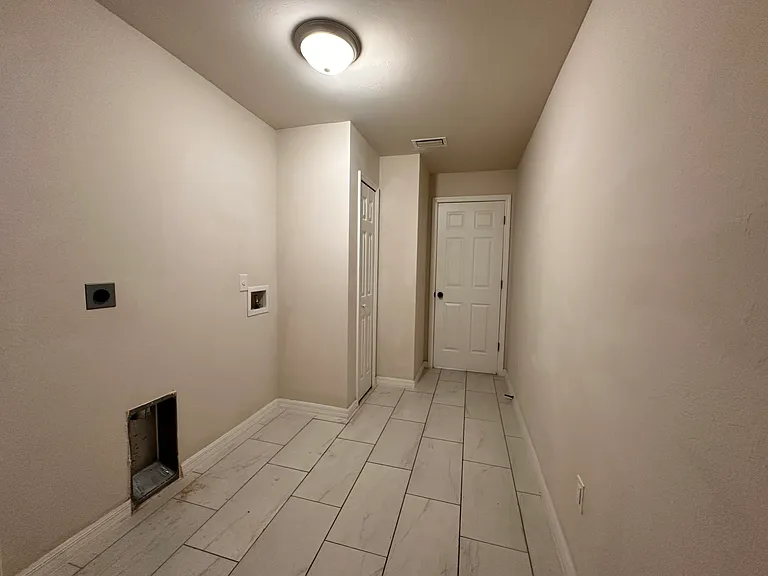 913 NE 13th Ave — Photo 4