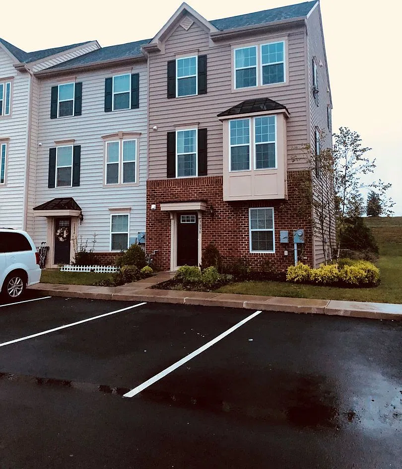*Upcoming* End Unit Luxury 3 Story Town-home Located In Logan's Reserve In Springfield Township — Photo 2