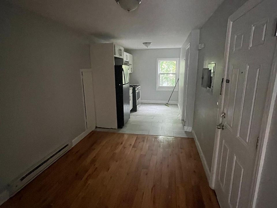 2nd image of 41 N 18th St APT 3
