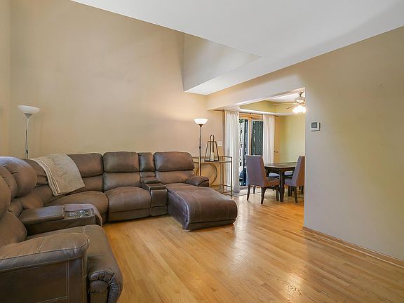 3rd image of 16025 Laurel Dr