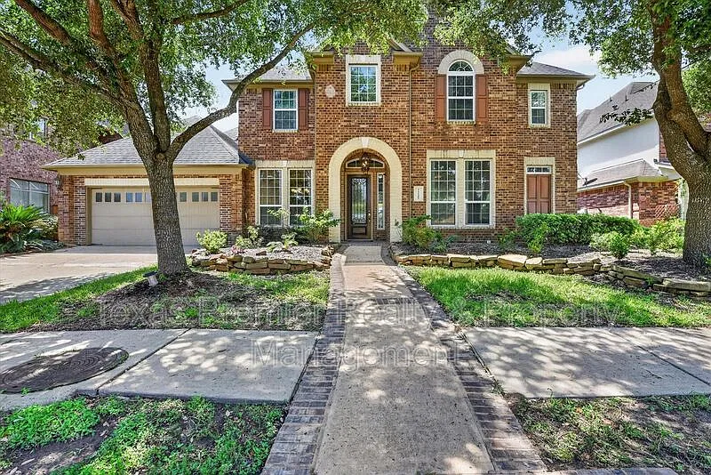 5 bed, 4.5 bath, 4800 sqft, $4,200 — Photo 1