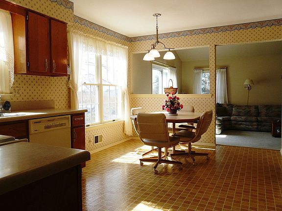 Kitchen Open to FR