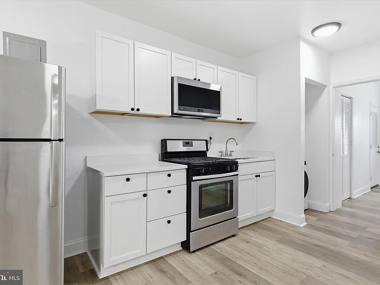 221 20th St NE #3 — Photo 13