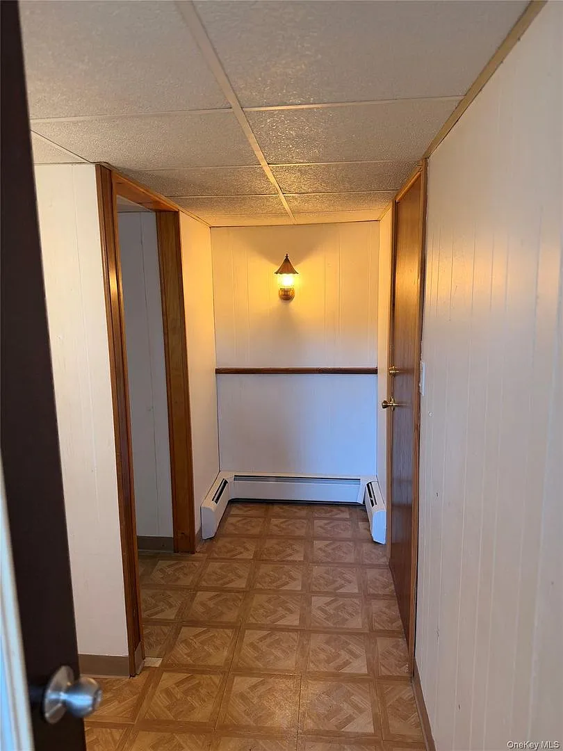 1 bed, 1.0 bath, 4100 sqft, $1,550 — Photo 2