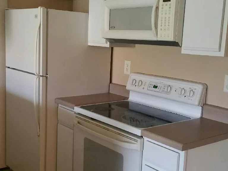 141 SW Palm Dr #202 — Photo 6