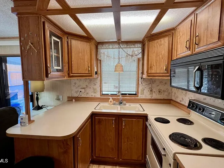 210 E Mesa Dr — Photo 11