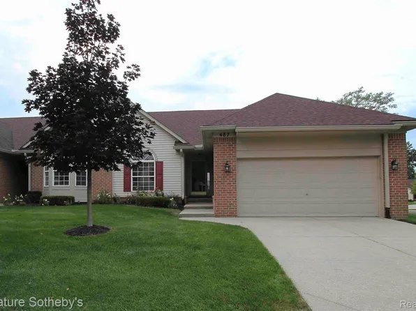 487 Woodvale Dr, Walled Lake, MI 48390