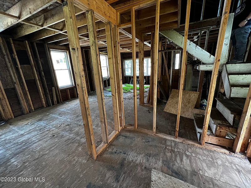 5th image of 2832 Coniston Road