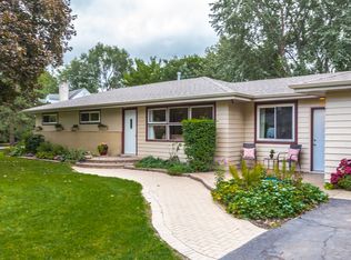 711 Valley View Dr, Schaumburg, IL 60193