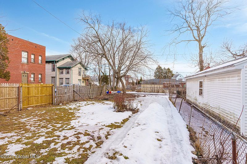 5th image of 1910 9th Avenue