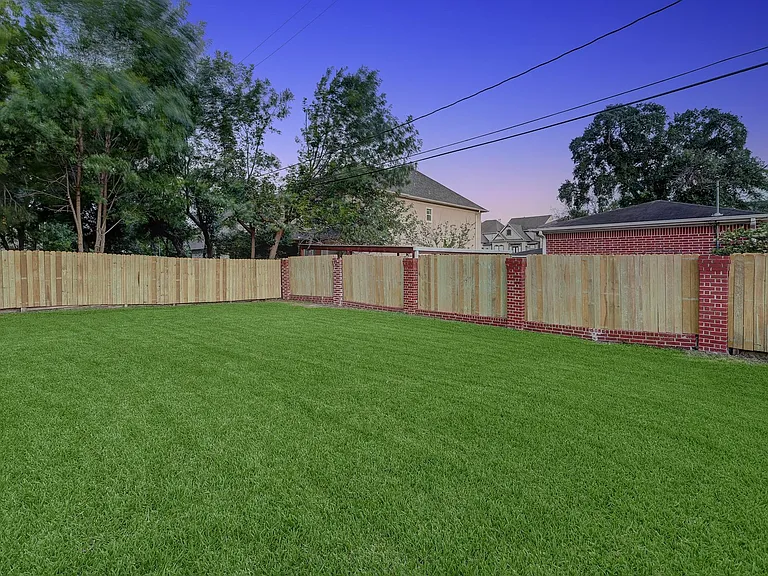 5365 Lampasas St — Photo 34