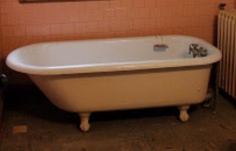Claw foot tub