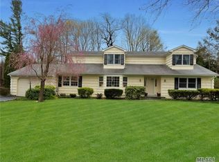 4 Casey Ct, Huntington, NY 11743