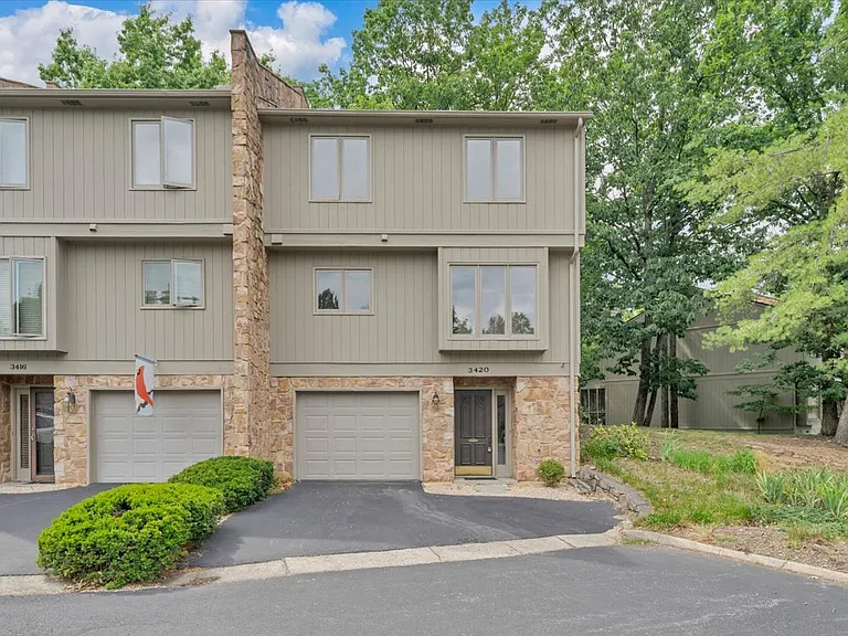 3420 Londonderry Ct — Photo 1