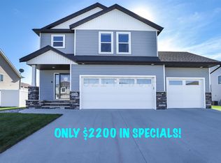 1229 30th Ave W, West Fargo, ND 58078