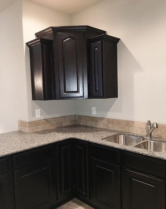 2nd image of 807 E Asher Dr