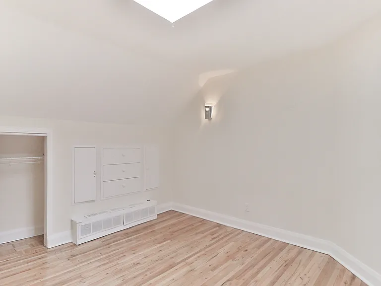 938 Avenue Rd #3 — Photo 11