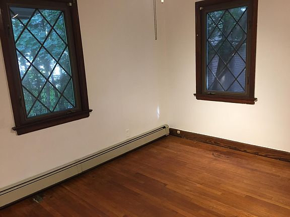 4th image of 28 Chestnut St