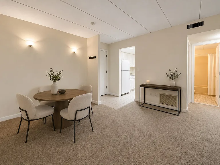 685 Main St #33 — Photo 3