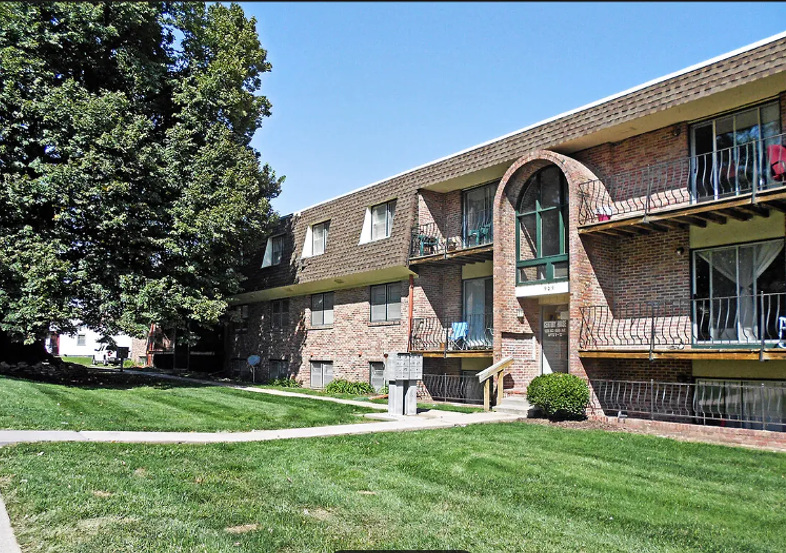 Century House Apts. (915 N. 48th Ave.) — Photo 1