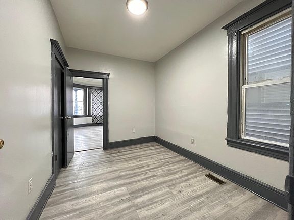 4th image of 442 Bergen Ave #1L