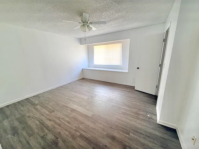 2305 Seaside Dr — Photo 8