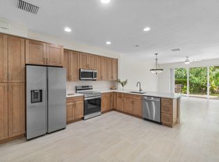 1182 Pinewood Lake Ct, Greenacres, FL 33415