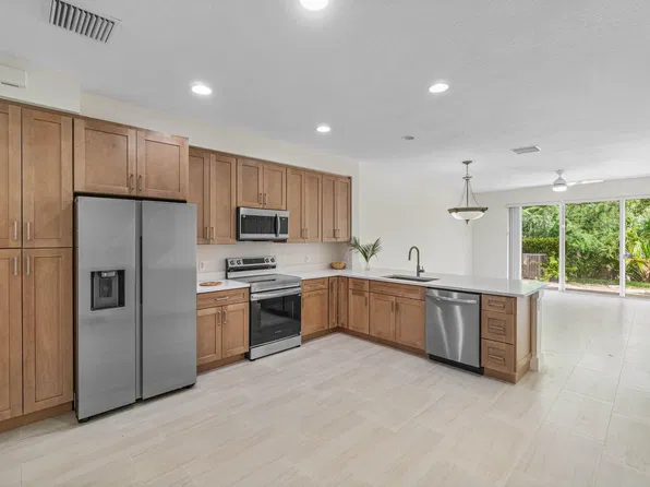 1182 Pinewood Lake Court, Greenacres, FL 33415