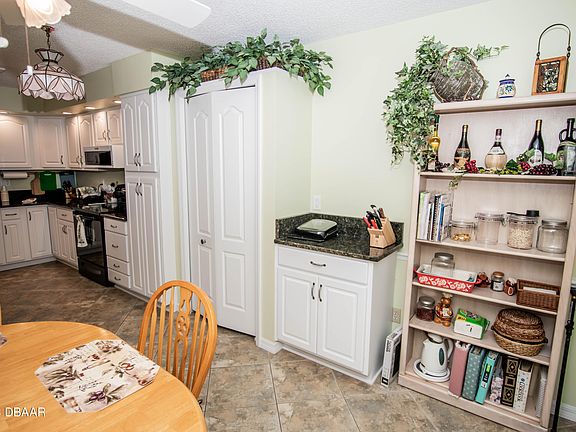 4th image of 178 Deer Lake Cir