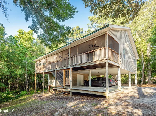 9009 Old Walnut Rd, Ocean Springs, MS 39564