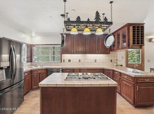 2495 Hoo Doo Loop, Oldtown, ID 83822