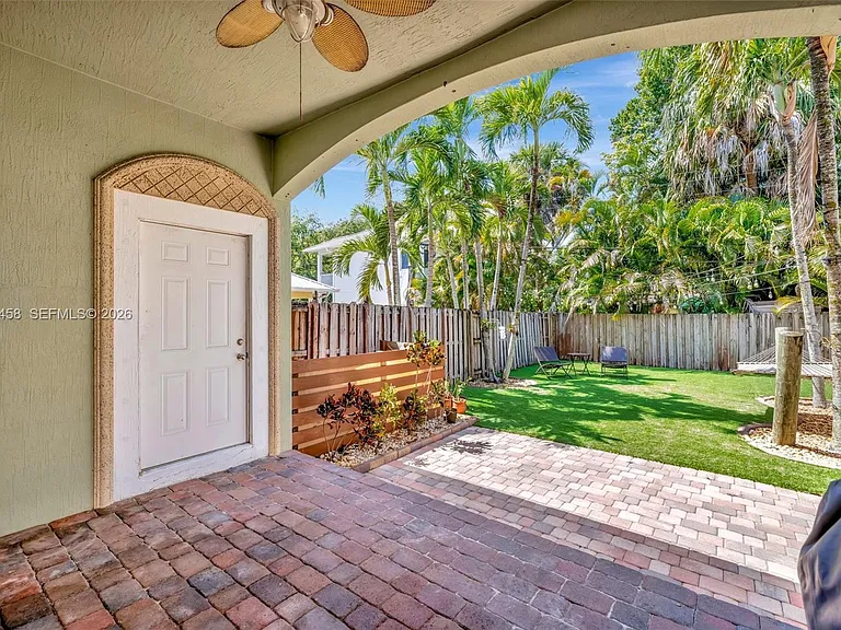 853 SW 11th Ct — Photo 43
