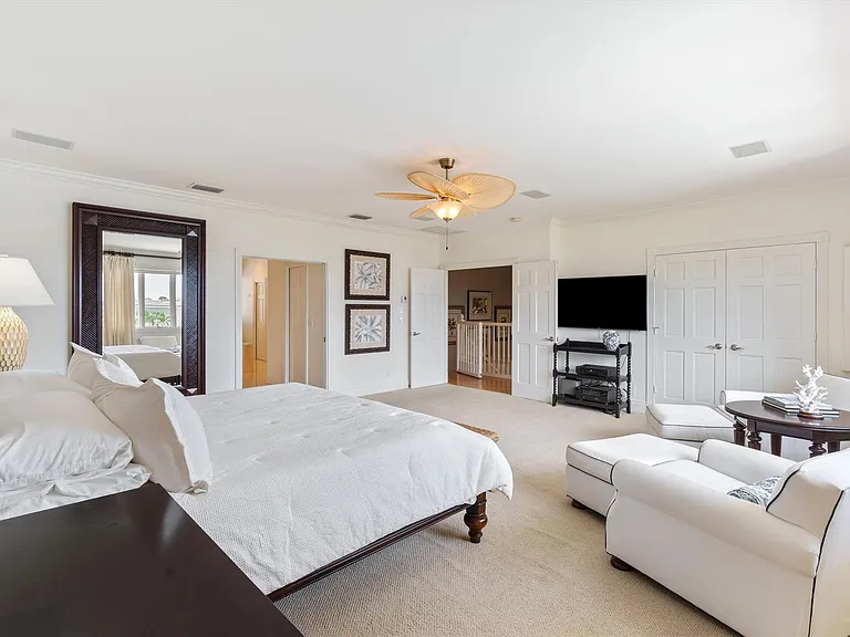 703 Royal Plaza Dr — Photo 11