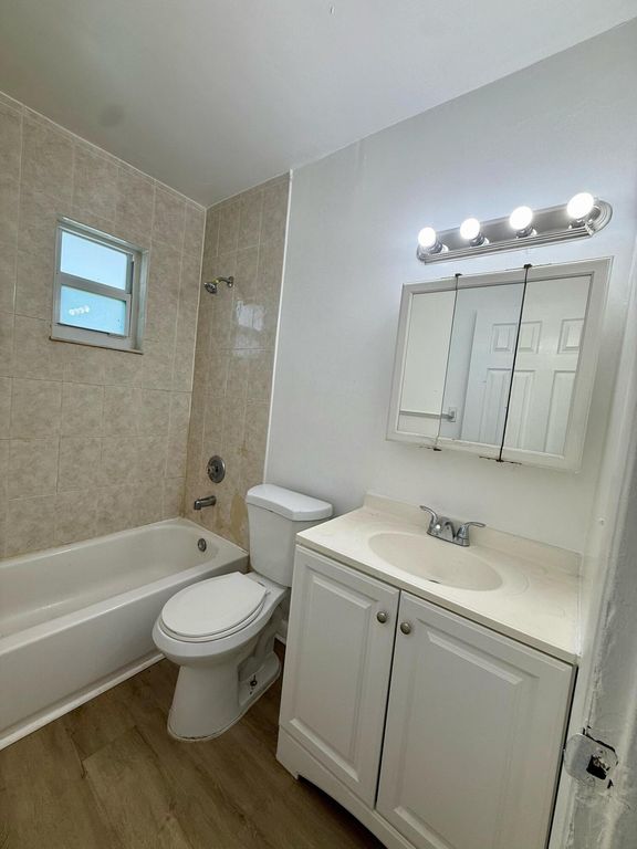 2920 NE 7th Ave APT B, photo 6