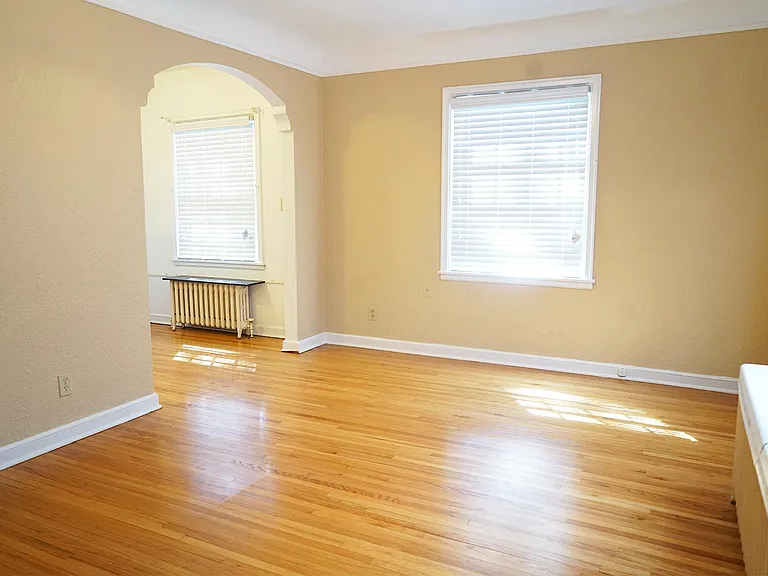 Grand Ave Apartments — Photo 13