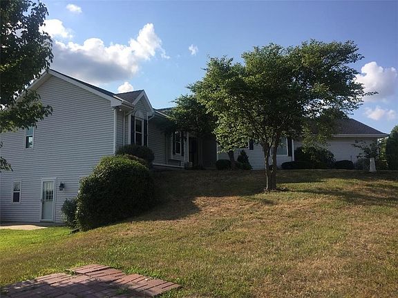 2nd image of 20 SE Delaney Dr