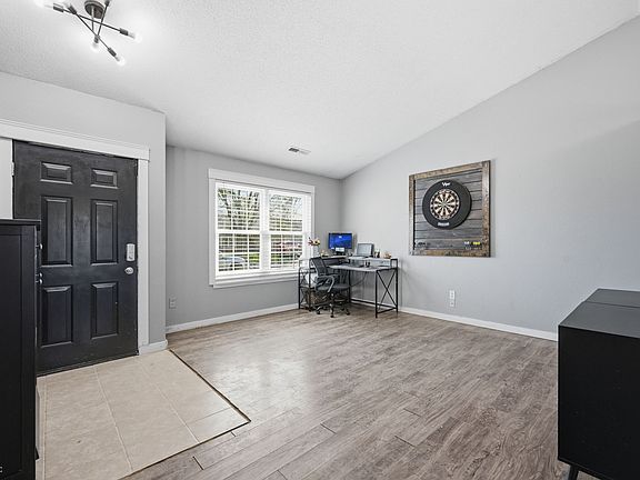 3rd image of 38 Lasalle Ln